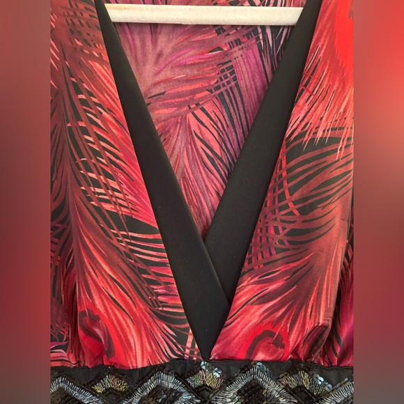 Beautifully red DRESS BARN peacock feather top - Picture 6 of 12